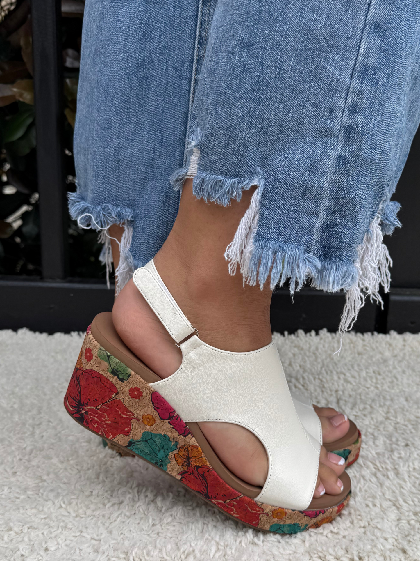 CORKYS CARLEY WHITE FLORAL WRAP SANDALS