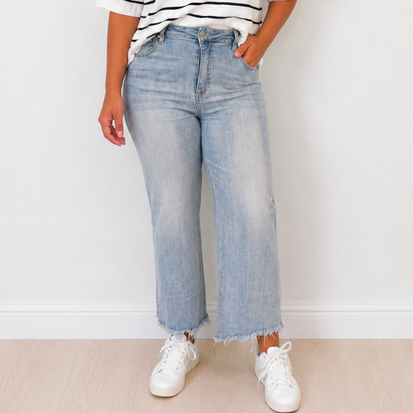 RISEN CROP  FRAYED HEM JEANS - SV Boutique & Co.