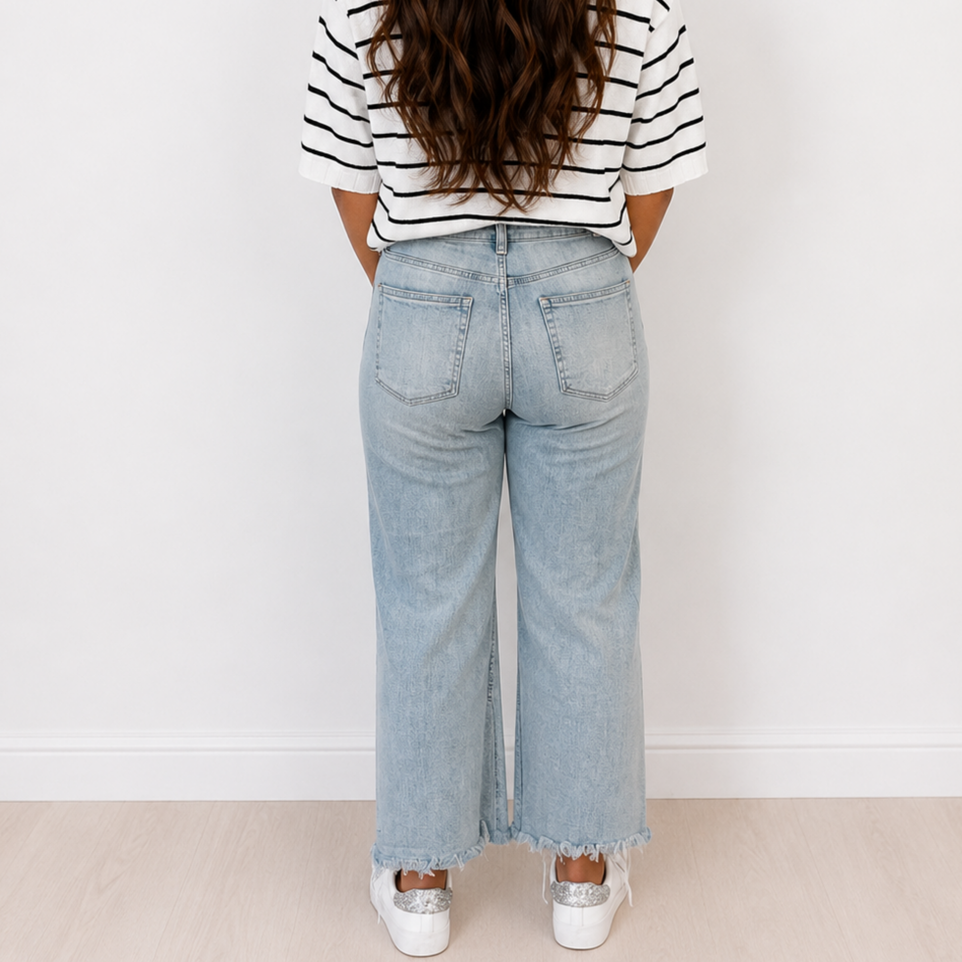 RISEN CROP  FRAYED HEM JEANS - SV Boutique & Co.