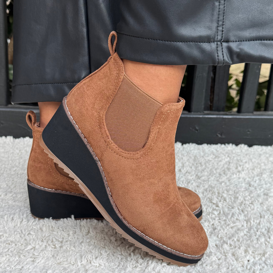 Corky's Love You A Latte Boot – Tobacco Suede